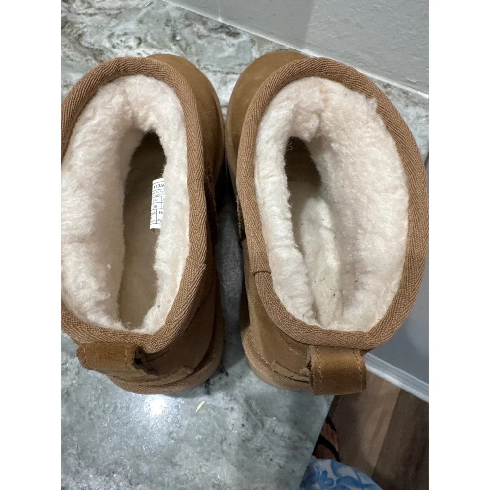 UGG Women's Classic Ultra Mini Platform Boot in Chestnut size 7